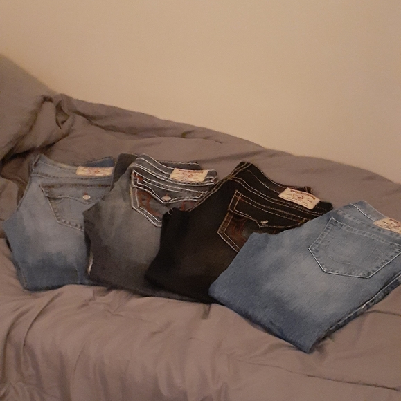 Multiple jeans... - Picture 1 of 5